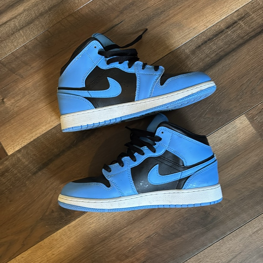 Baby Blue & Black Air Jordan 1s Mid - Picture 3 of 8